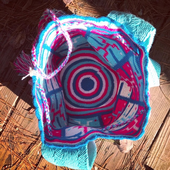 NWT Wayuu Hand-Woven Boho Pompom Tote - Picture 5 of 9